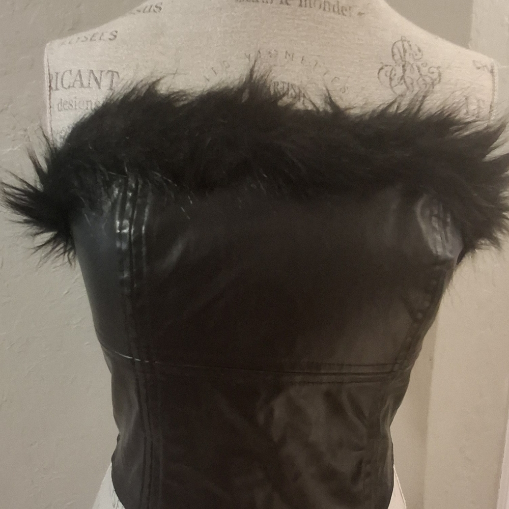Medium Black Strapless Top